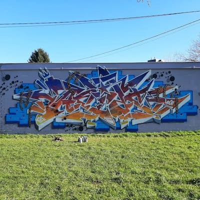 Colorful Stylewriting by Acide4000 and cbx. This Graffiti is located in Liège, Belgium and was created in 2022. This Graffiti can be described as Stylewriting and Wall of Fame.
