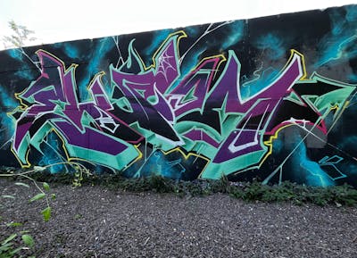 Violet and Cyan Stylewriting by omseg. This Graffiti is located in Berlin, Germany and was created in 2023. This Graffiti can be described as Stylewriting and Wall of Fame.