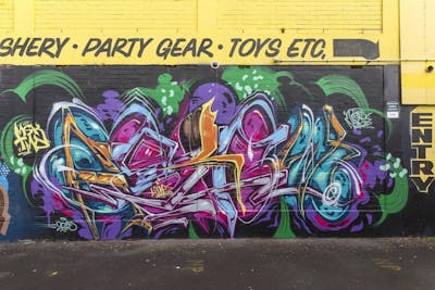 Colorful Stylewriting by Askew. This Graffiti is located in New Zealand and was created in 2015. This Graffiti can be described as Stylewriting.