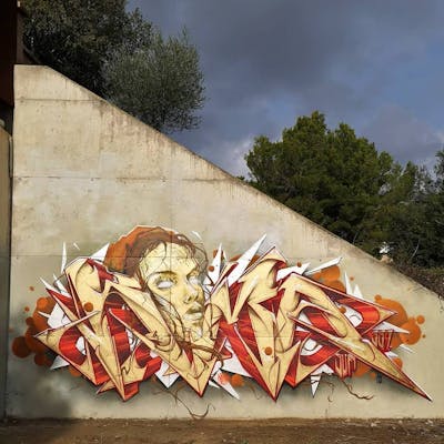 Beige Stylewriting by Koma. This Graffiti is located in Santa Ponça, Spain and was created in 2020. This Graffiti can be described as Stylewriting, Characters, Street Bombing and Atmosphere.