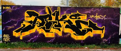 Black and Orange and Violet Stylewriting by Deki and AF Crew. This Graffiti is located in Wolfenbüttel, Germany and was created in 2023. This Graffiti can be described as Stylewriting and Wall of Fame.