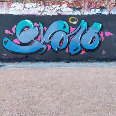 Coralle and Light Blue Stylewriting by NKS. This Graffiti is located in madrid, Spain and was created in 2022.