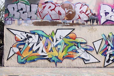 Colorful Stylewriting by MOKE. This Graffiti is located in Berlin, Germany and was created in 2021. This Graffiti can be described as Stylewriting and Wall of Fame.