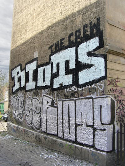 White and Chrome and Black Stylewriting by Riots. This Graffiti is located in Leipzig, Germany and was created in 2007. This Graffiti can be described as Stylewriting, Roll Up and Street Bombing.