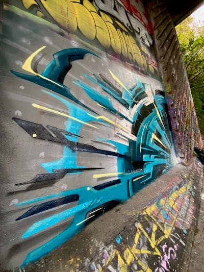 Grey and Cyan Wall of Fame by Oekounlogisch and Oeko. This Graffiti is located in Kiel, Germany and was created in 2024.