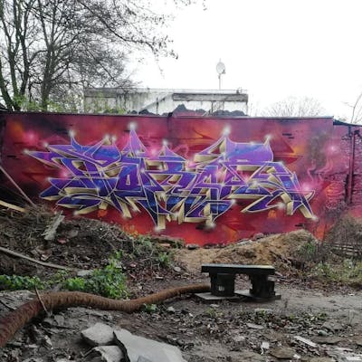 Violet Stylewriting by Pokar. This Graffiti is located in Hamburg, Germany and was created in 2019. This Graffiti can be described as Stylewriting.