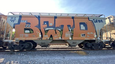 Orange and Black Stylewriting by BETO. This Graffiti is located in Mexico and was created in 2023. This Graffiti can be described as Stylewriting, Wholecars, Trains and Freights.