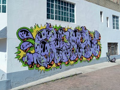 Violet and Colorful Stylewriting by Giusseppe. This Graffiti is located in CDMX, Mexico and was created in 2022. This Graffiti can be described as Stylewriting and Street Bombing.