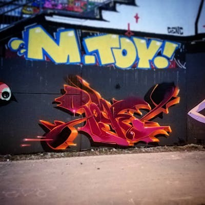 Orange and Red Stylewriting by Roweo and mtl crew. This Graffiti is located in Leipzig, Germany and was created in 2020.