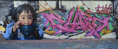 Coralle and Colorful Stylewriting by DavePlant and Chips. This Graffiti is located in London, United Kingdom and was created in 2022. This Graffiti can be described as Stylewriting, Characters and Wall of Fame.