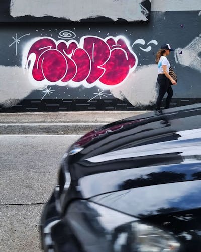 White and Violet and Red Street Bombing by Empy. This Graffiti is located in Guatemala and was created in 2022. This Graffiti can be described as Street Bombing and Throw Up.