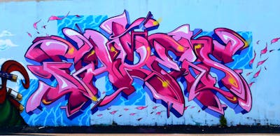 Coralle and Light Blue Stylewriting by Fares. This Graffiti is located in Milano, Italy and was created in 2021. This Graffiti can be described as Stylewriting and Wall of Fame.