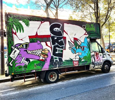 Colorful Stylewriting by FD crew. This Graffiti is located in Paris, France and was created in 2021. This Graffiti can be described as Stylewriting, Characters and Cars.
