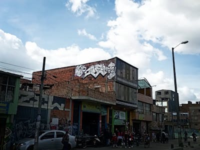 Chrome and Black Stylewriting by Check91_. This Graffiti is located in Comuna13, Colombia and was created in 2022. This Graffiti can be described as Stylewriting, Street Bombing and Characters.