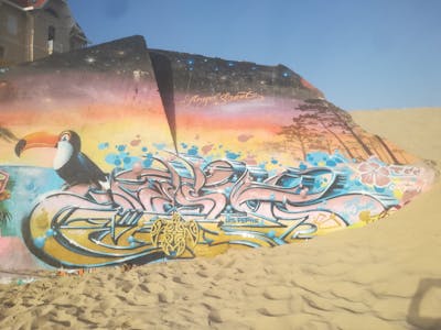 Colorful Stylewriting by Dest Jones. This Graffiti is located in Biscarrosse_Plage, France and was created in 2018. This Graffiti can be described as Stylewriting and Characters.