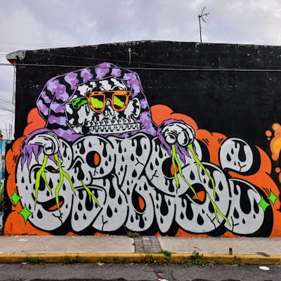 Chrome and Orange Stylewriting by Giusseppe. This Graffiti is located in CDMX, Mexico and was created in 2022. This Graffiti can be described as Stylewriting, Street Bombing and Characters.