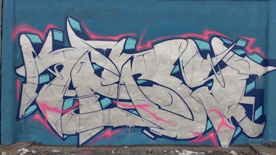 Light Blue and Chrome Stylewriting by tabs. This Graffiti is located in Warsaw, Poland and was created in 2023.