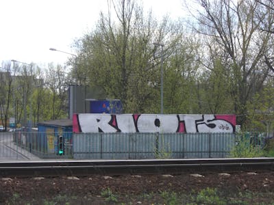 Chrome Line Bombing by Riots. This Graffiti is located in Krakow, Poland and was created in 2009. This Graffiti can be described as Line Bombing and Stylewriting.
