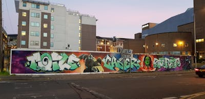 Colorful and Light Green Stylewriting by Char, Sorez, Sky High, smo__crew and Toile. This Graffiti is located in London, United Kingdom and was created in 2023. This Graffiti can be described as Stylewriting, Characters and Wall of Fame.