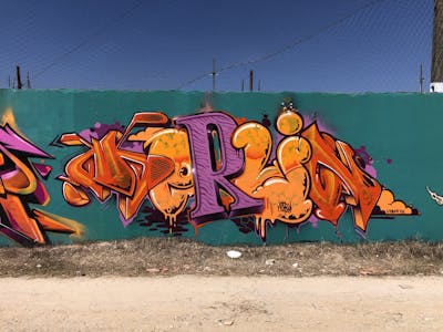 Violet and Orange Stylewriting by Merlin. This Graffiti is located in LISBON, Portugal and was created in 2022. This Graffiti can be described as Stylewriting and Wall of Fame.