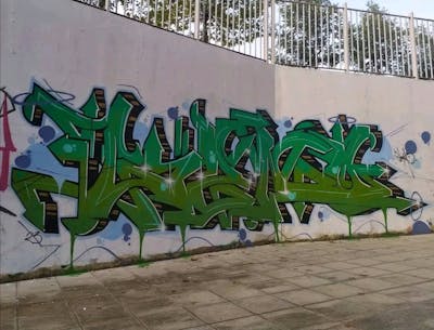 Green Stylewriting by Gizmo. This Graffiti is located in Thessaloniki, Greece and was created in 2023.