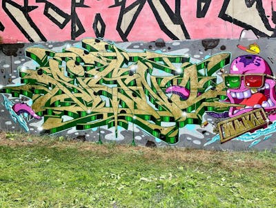 Gold and Green and Colorful Stylewriting by Signo. This Graffiti is located in France and was created in 2023. This Graffiti can be described as Stylewriting and Characters.
