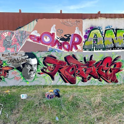 Colorful and Red Stylewriting by MicRoFiks, Fiks and Rofiks. This Graffiti is located in Oldenburg, Germany and was created in 2022. This Graffiti can be described as Stylewriting, Wall of Fame and Characters.