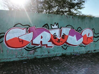Colorful Stylewriting by Grude. This Graffiti is located in salvador, Brazil and was created in 2021. This Graffiti can be described as Stylewriting and Street Bombing.