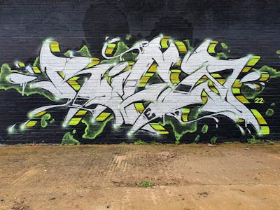 Chrome and Light Green Stylewriting by Zefir. This Graffiti is located in United Kingdom and was created in 2022.