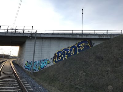 Blue and Yellow Stylewriting by bros, rizok, R120K and piko. This Graffiti is located in Leipzig, Germany and was created in 2021. This Graffiti can be described as Stylewriting and Line Bombing.