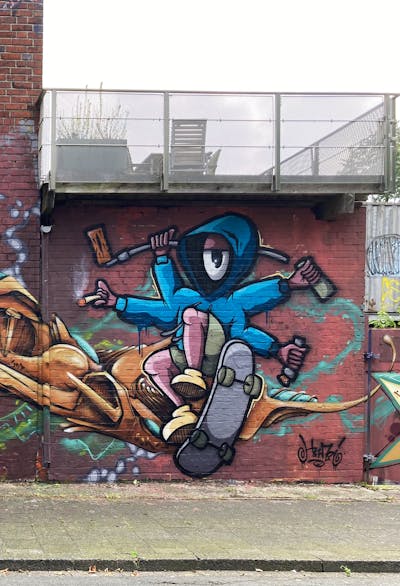 Coralle and Light Blue and Colorful Characters by HAMPI. This Graffiti is located in MÜNSTER, Germany and was created in 2023.