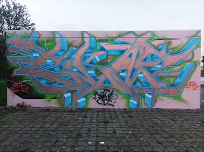 Coralle and Light Blue Stylewriting by Skaf. This Graffiti is located in Delitzsch, Germany and was created in 2022.