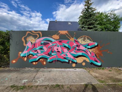 Coralle and Cyan Stylewriting by Dipa. This Graffiti is located in Berlin, Germany and was created in 2022. This Graffiti can be described as Stylewriting and Wall of Fame.
