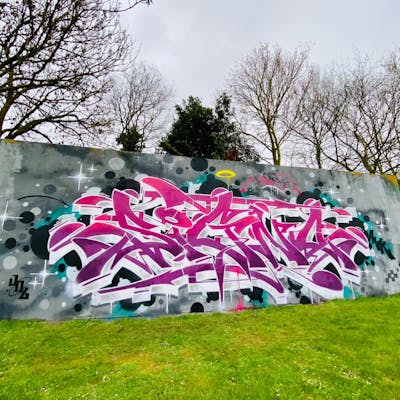Coralle and White and Grey Stylewriting by Signo. This Graffiti is located in France and was created in 2024.