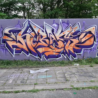 Violet and Orange and Grey Stylewriting by Acide4000 and heras. This Graffiti is located in Liège, Belgium and was created in 2023.