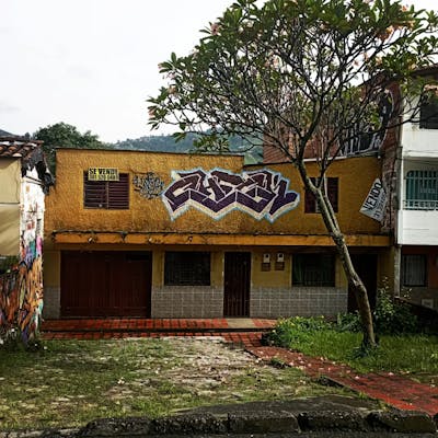 White and Violet Stylewriting by Check91_. This Graffiti is located in Comuna 13, Colombia and was created in 2022. This Graffiti can be described as Stylewriting and Street Bombing.