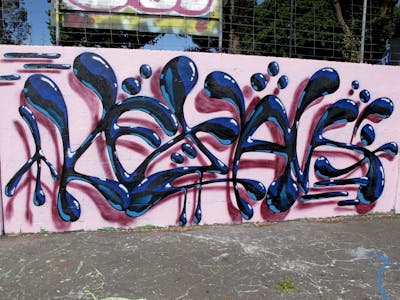 Coralle and Blue Stylewriting by Kezam. This Graffiti is located in Auckland, New Zealand and was created in 2024. This Graffiti can be described as Stylewriting, Wall of Fame and 3D.