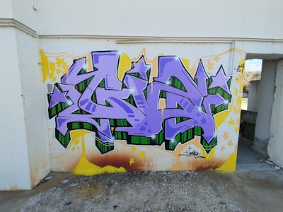 Violet and Colorful Stylewriting by Gizmo. This Graffiti is located in Thessaloniki, Greece and was created in 2024. This Graffiti can be described as Stylewriting and Abandoned.