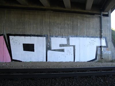 White and Black Stylewriting by urine and OST. This Graffiti is located in Bitterfeld, Germany and was created in 2006. This Graffiti can be described as Stylewriting, Roll Up and Line Bombing.