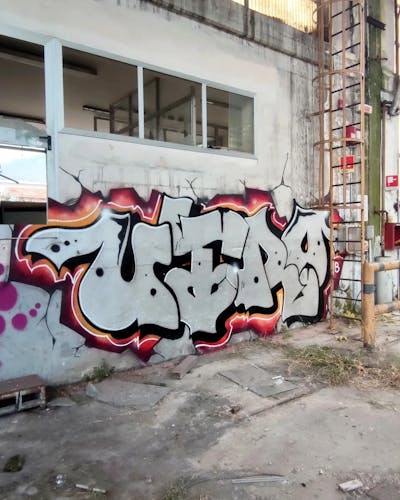 Chrome and Colorful Stylewriting by Utro. This Graffiti is located in Italy and was created in 2023. This Graffiti can be described as Stylewriting and Abandoned.