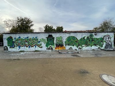 Green Stylewriting by Twis and wade. This Graffiti is located in Germany and was created in 2022. This Graffiti can be described as Stylewriting, Characters and Wall of Fame.