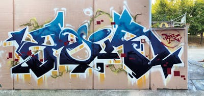 Blue and Colorful Stylewriting by Zeisa and rtzcrew. This Graffiti is located in Perugia, Italy and was created in 2022.