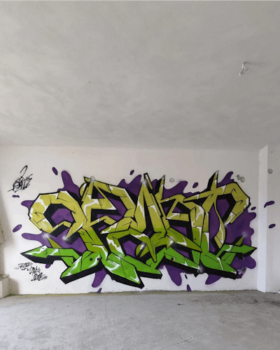 Light Green and Violet Stylewriting by Spant. This Graffiti is located in Levadia, Greece and was created in 2023. This Graffiti can be described as Stylewriting and Abandoned.