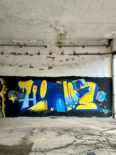 Blue and Yellow Abandoned by Dr. Hione. This Graffiti is located in Portugal and was created in 2024. This Graffiti can be described as Abandoned and Stylewriting.