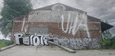 Chrome and Black Stylewriting by Riots, Fraxe and Uha. This Graffiti is located in Krakow, Poland and was created in 2010. This Graffiti can be described as Stylewriting and Street Bombing.