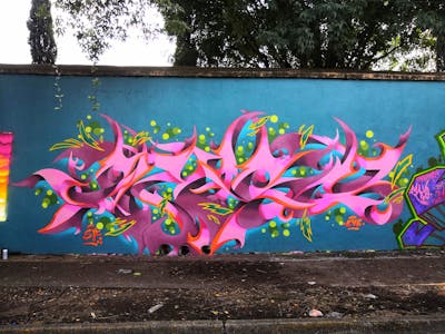 Coralle and Colorful Stylewriting by Frase SF. This Graffiti is located in Guadalajara, Mexico and was created in 2021.
