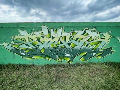 Light Green and Green Stylewriting by Picks. This Graffiti is located in Halle/Saale, Germany and was created in 2021. This Graffiti can be described as Stylewriting and Wall of Fame.