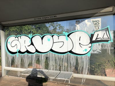 White and Cyan Street Bombing by Grude. This Graffiti is located in salvador, Brazil and was created in 2021. This Graffiti can be described as Street Bombing, Stylewriting and Throw Up.