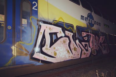 Coralle and Black Stylewriting by CLOK THE NATURE. This Graffiti is located in Bremen, Germany and was created in 2023. This Graffiti can be described as Stylewriting and Trains.