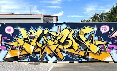 Yellow and Colorful Stylewriting by Thetan. This Graffiti is located in Venezia, Italy and was created in 2022.